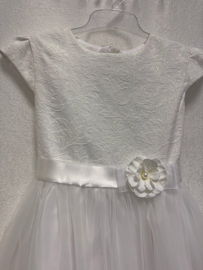 Weißes Mädchenkleid