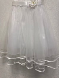 Weißes Mädchenkleid