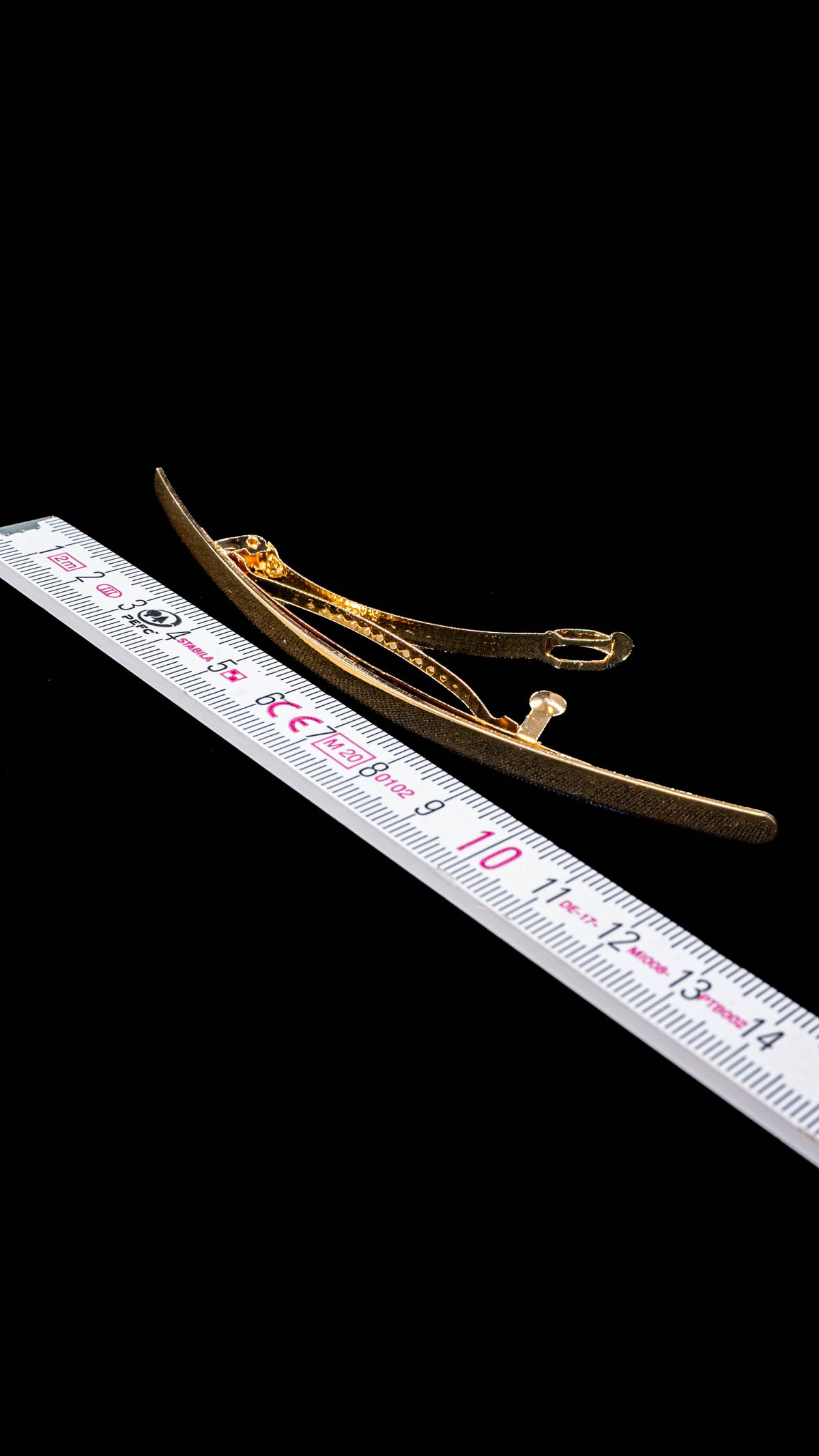 Goldfarbene Haarspange