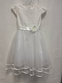 Weißes Mädchenkleid